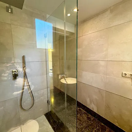 Golden Mile Near To Puerto Banus - Eaw Homes 마르베야