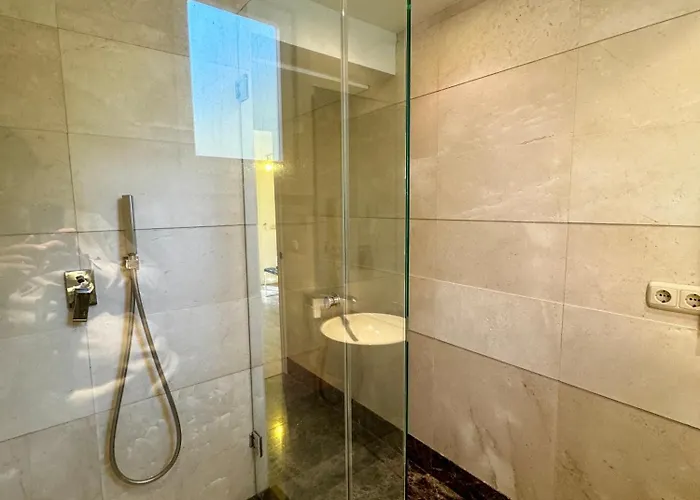 Golden Mile Near To Puerto Banus - Eaw Homes マルベーリャ